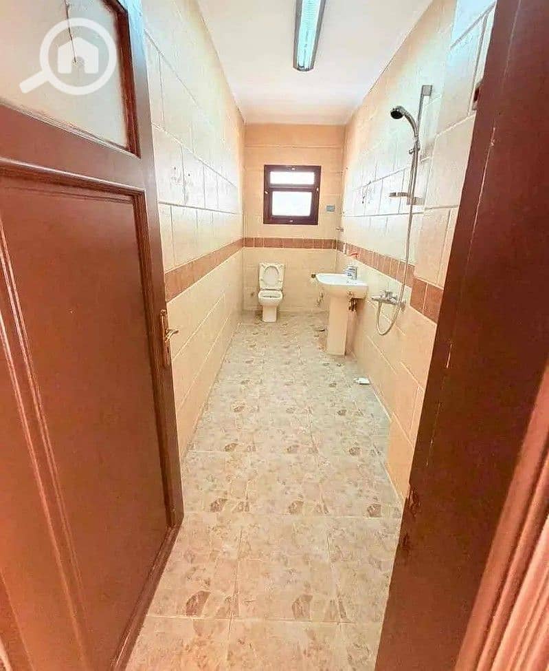 14 162620485-800x600. jpg