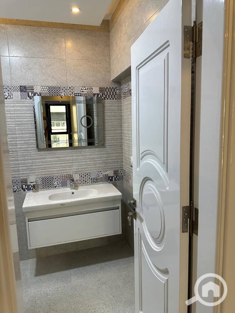 4 083c6854-c635-415c-942d-77501007c629. jpeg