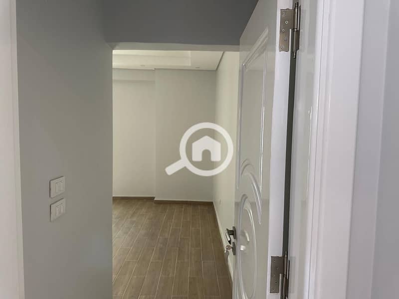 10 7e01e40d-73b1-476d-b554-5e588e1e208b. jpeg