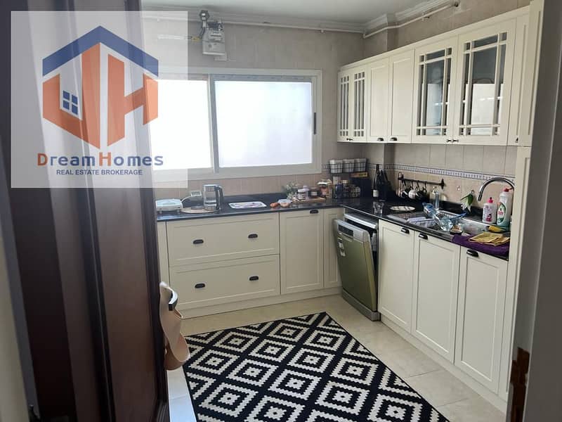 4 db5eadb2-6581-4abc-a5f3-e37488188c60. jpg