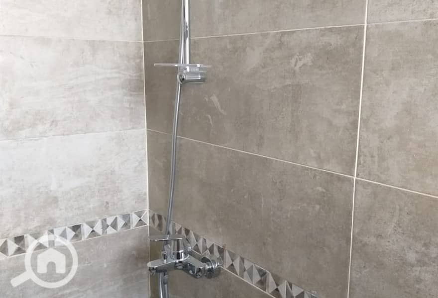 4 a7eba3ea-6103-4b04-993e-484c4b044b04. jpg