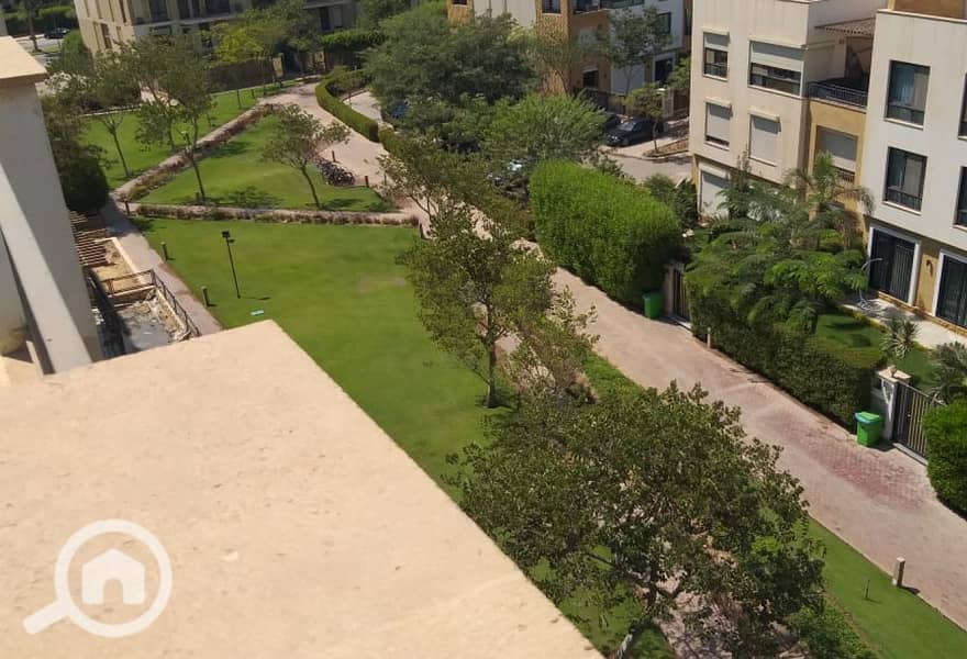 10 fba269b0-56ba-48ed-b783-0ec4a824a6d5. jpg