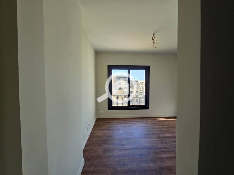 2 4bf9e707-fe2a-4b32-8818-b4e15cfd9226. jpg