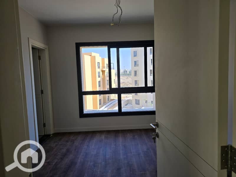 4 967fa733-519d-46f9-8c3f-f4d48686f87c. jpg