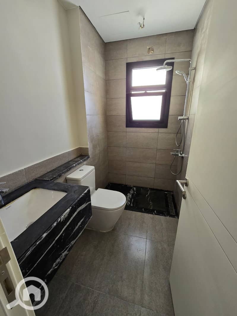 7 e4dd6d2f-292d-4888-82bb-b76790803327. jpg