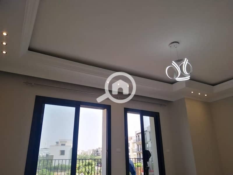 2 e41d5c31-5d15-4fdf-91ec-9c0c0f39333f. jpg