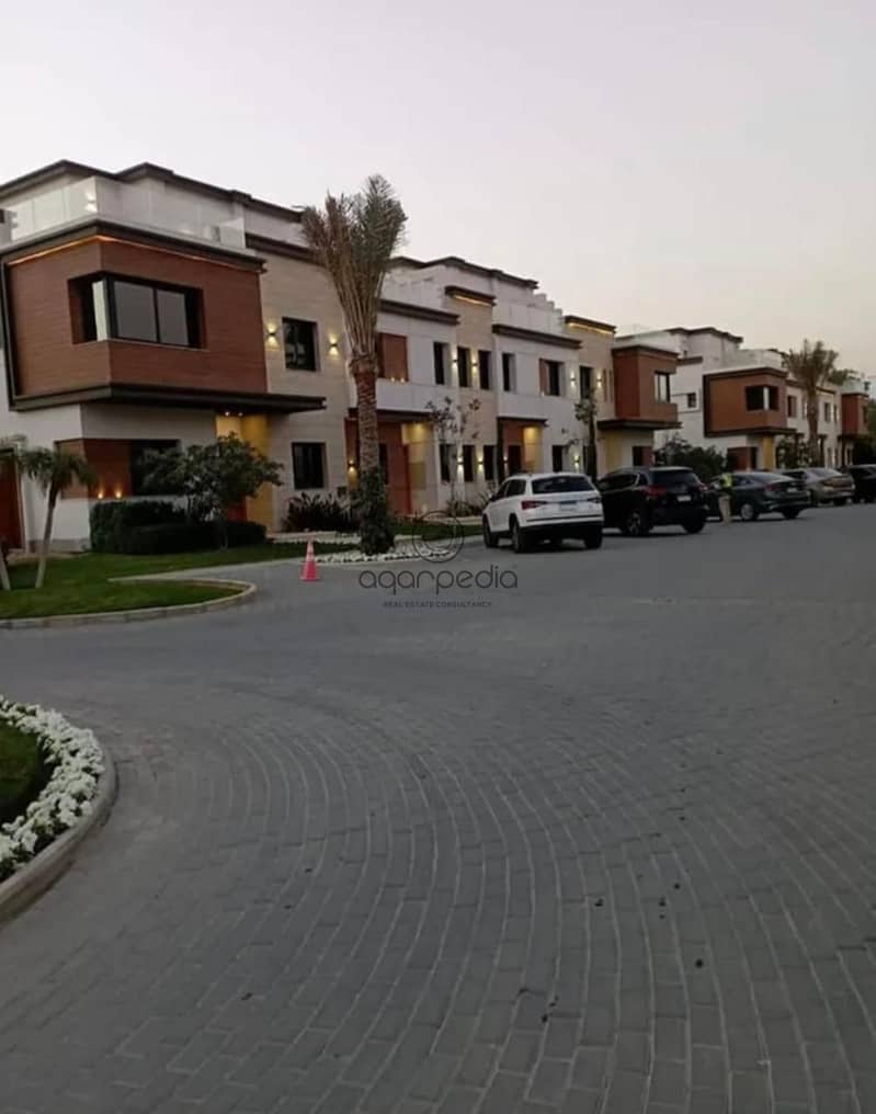 2 1e8672dd-951a-4e32-80a7-69cce018817a. jpg