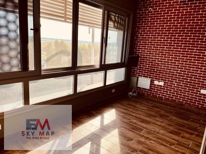 2 8f647d33-4354-4b22-ac3f-1dd7241cfc68. jpg