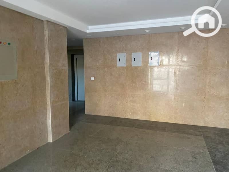 10 74f774a2-9ebc-450e-9b42-45763cc276f2. jpg