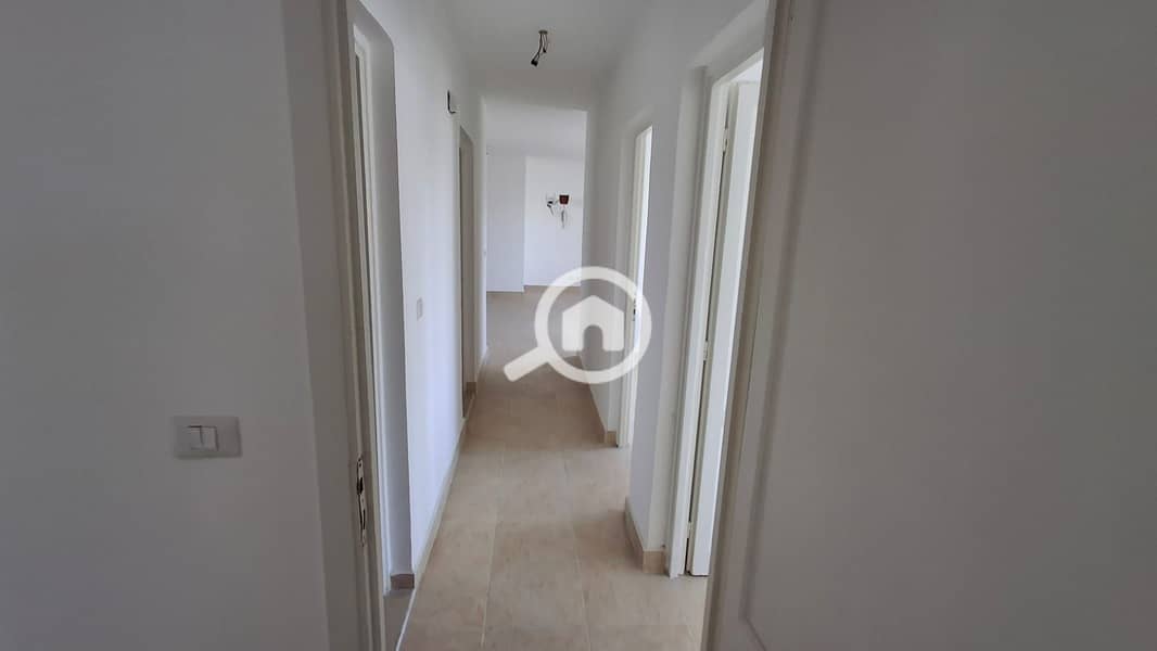 24 5f953e0c-7a40-4427-ac1d-1ac209c324bd. jpeg