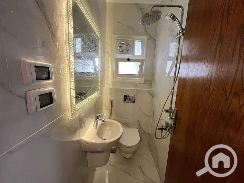 18 5f0b6d41-729a-425f-854a-a86e03e90df5. jpeg