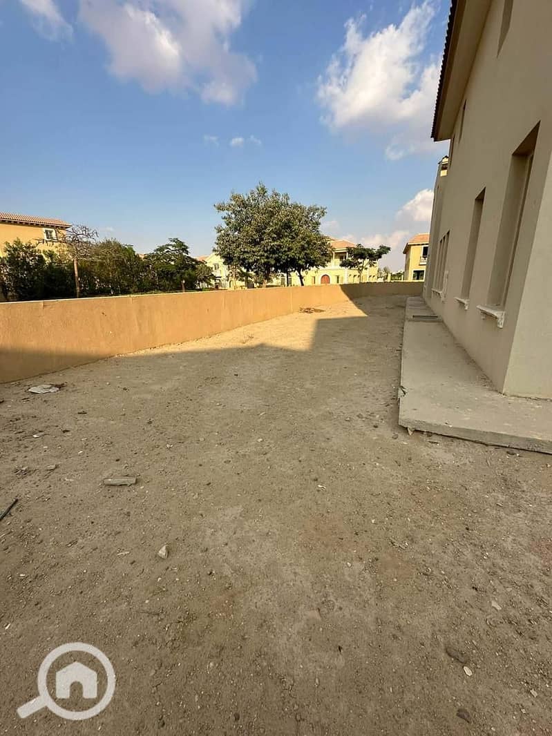 12 cf4f43bc-995b-43df-b532-ac17f7b39d10. jpeg