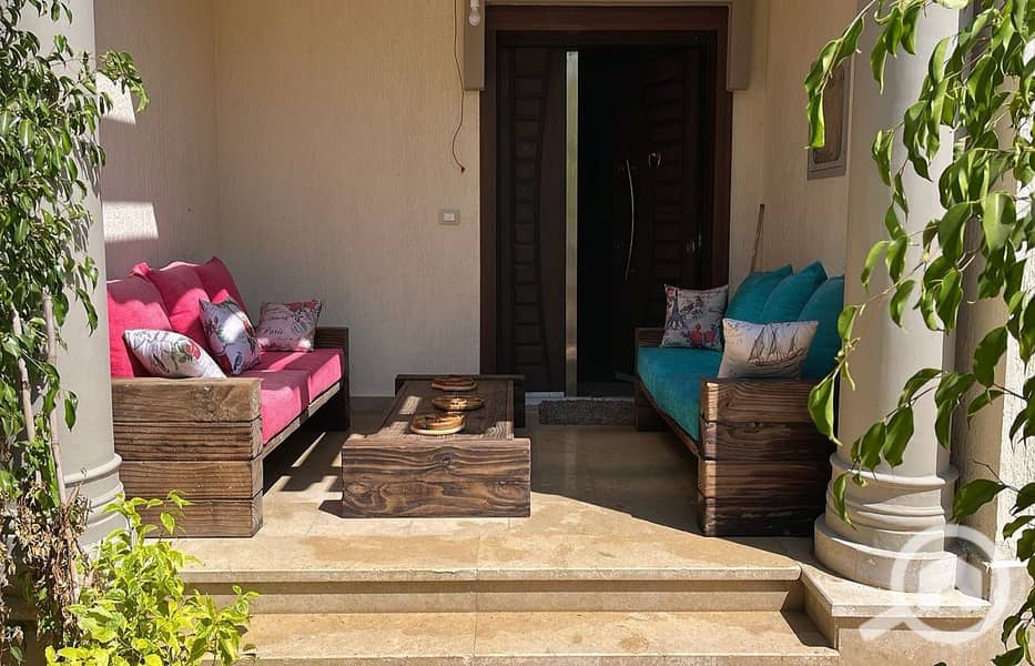 30 ff7f120d-643f-4e8b-8caa-0d1764815f5d. jpg