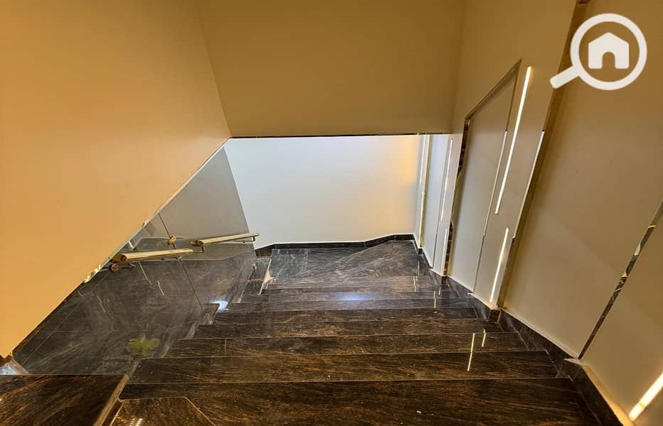 32 c5900467-274a-4f8b-96f3-d2125f7892ba. jpg