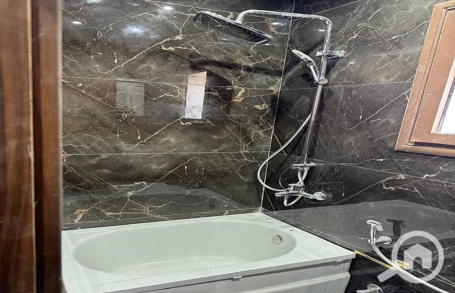 50 c5deee10-6bf2-4511-a47e-259c6b421243. jpg