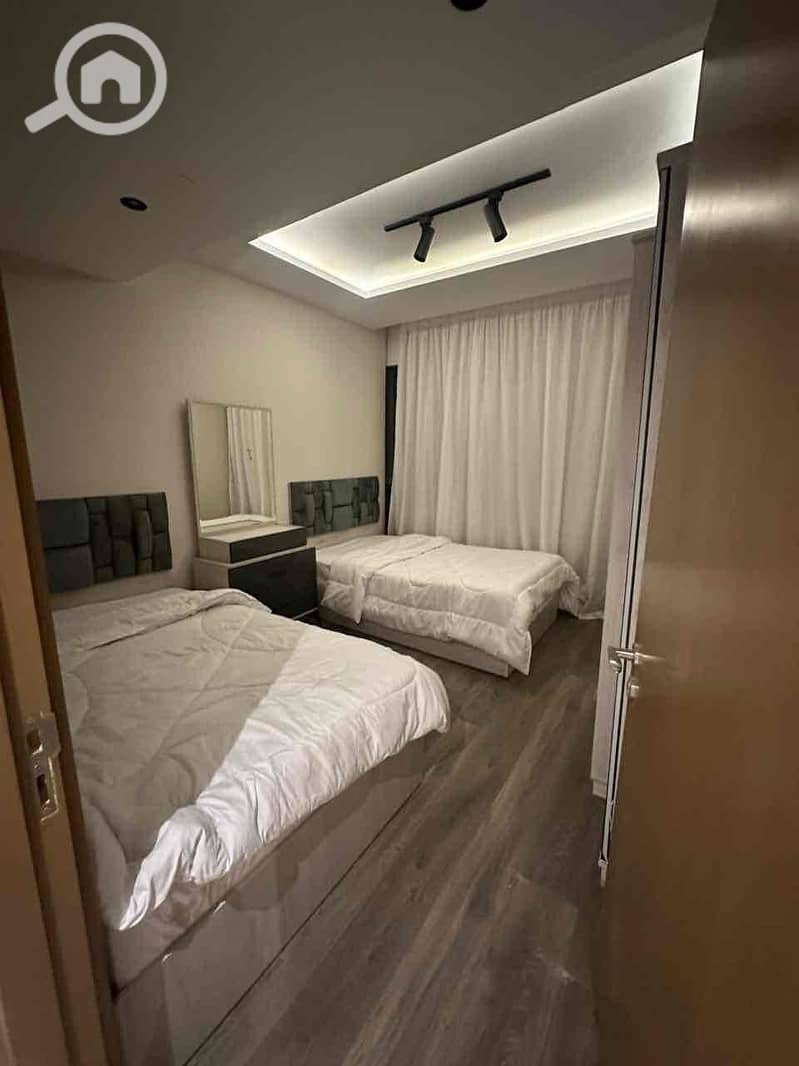 10 e55c9975-4c3b-4056-aebe-427f4fde8886. jpg