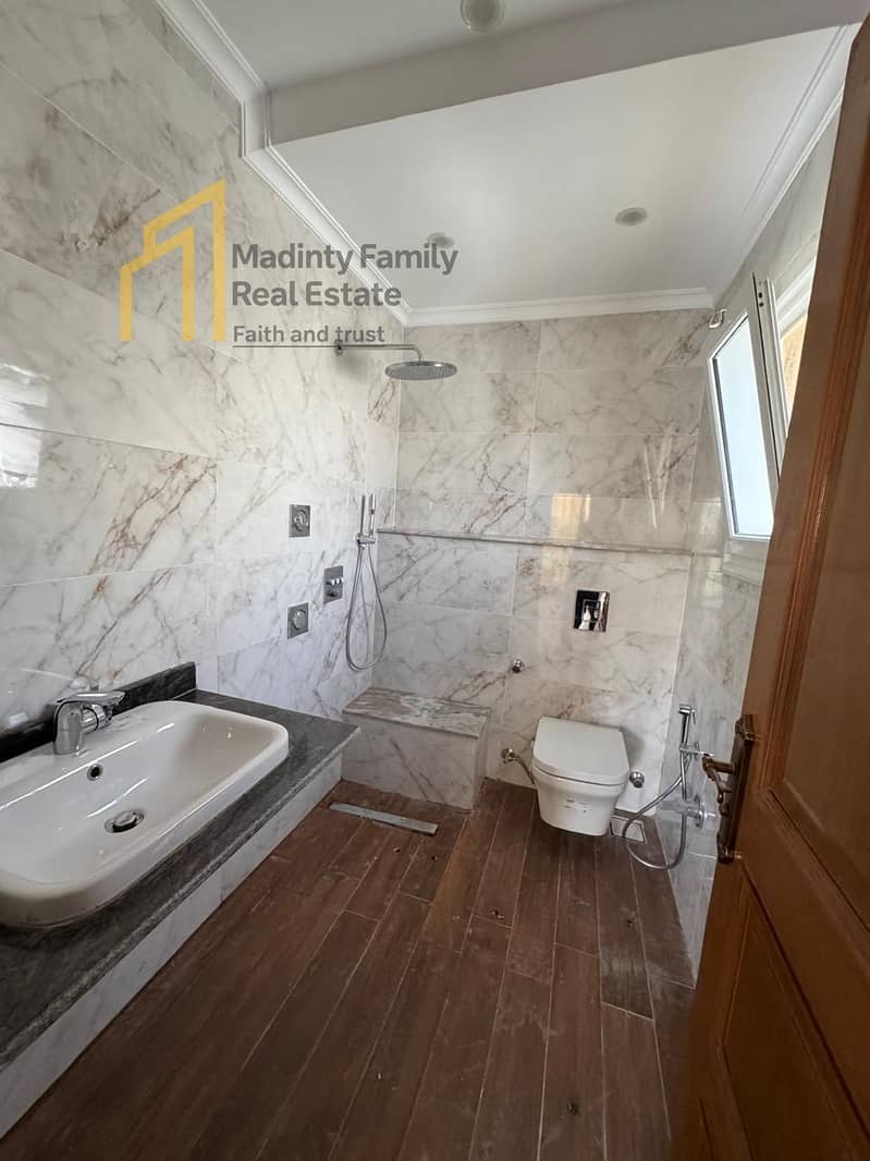 12 1f26e837-6db7-4515-9d22-98c2bf28cf12. jpg