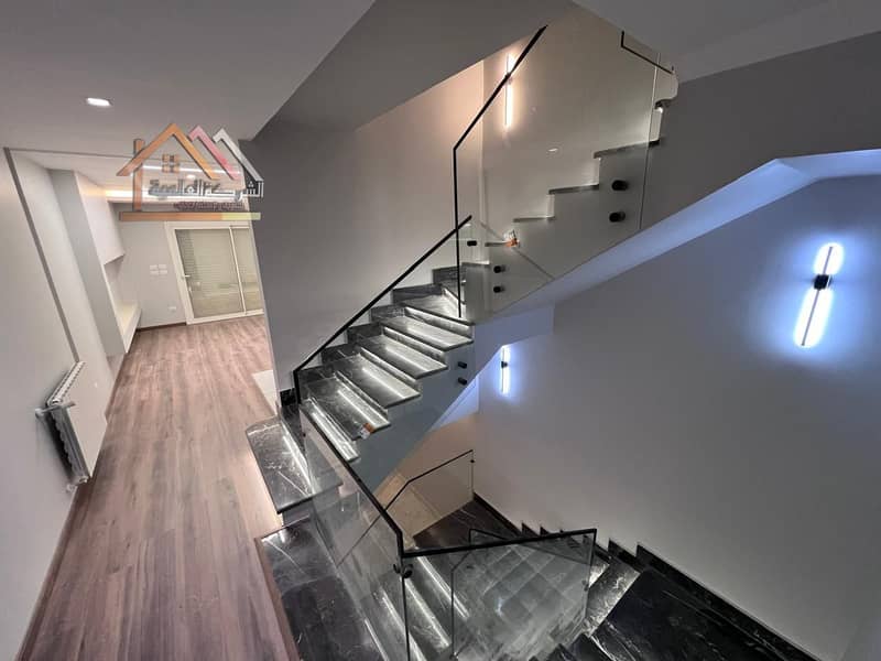 13 58c0fc32-e413-41a4-8096-74df04e15a8a. jpg