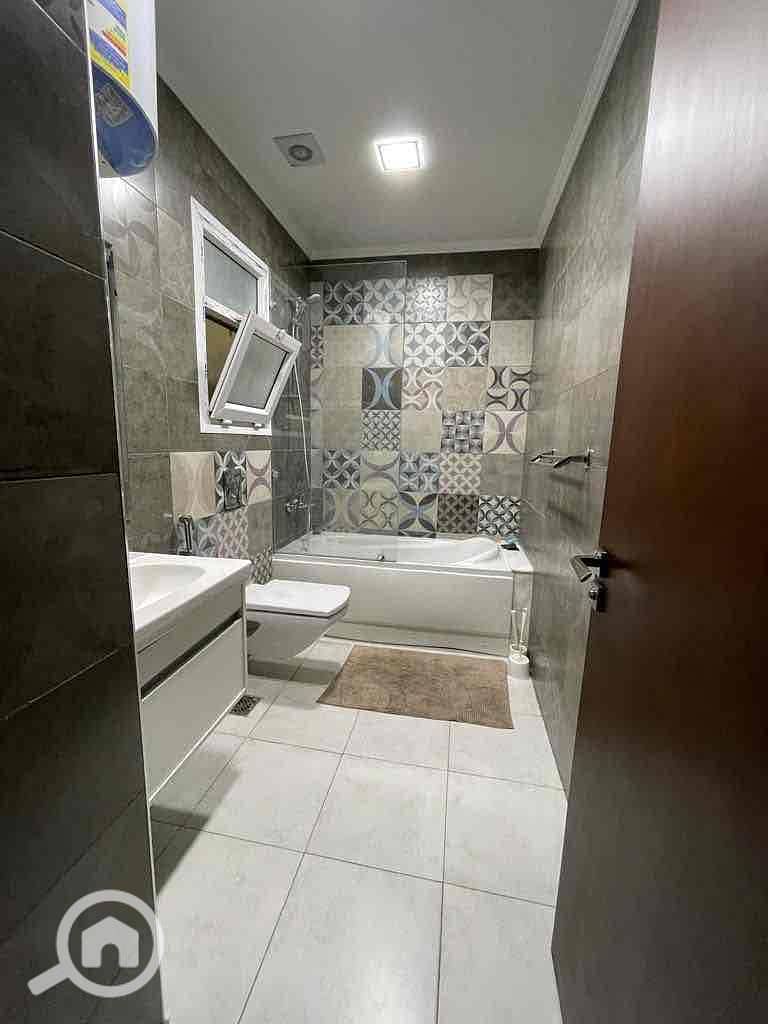 14 b9b5c5c1-f280-4f2b-a8be-ad40f89c7696. jpg