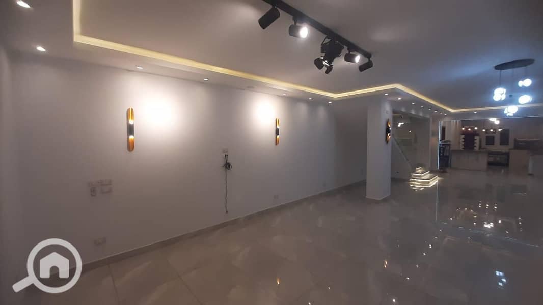 20 f771dfd7-ed82-4772-996d-c25eb9d5b1a7. jpeg