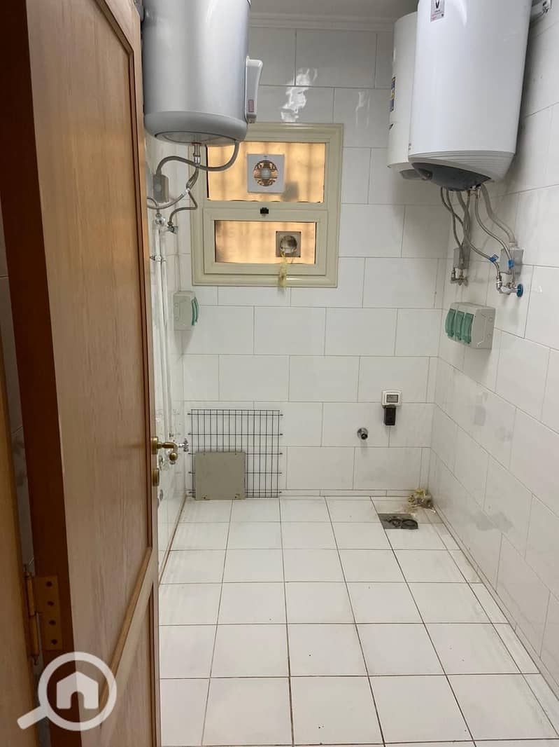 7 9d4ec202-b285-4461-aa46-3f16186129b2. jpeg