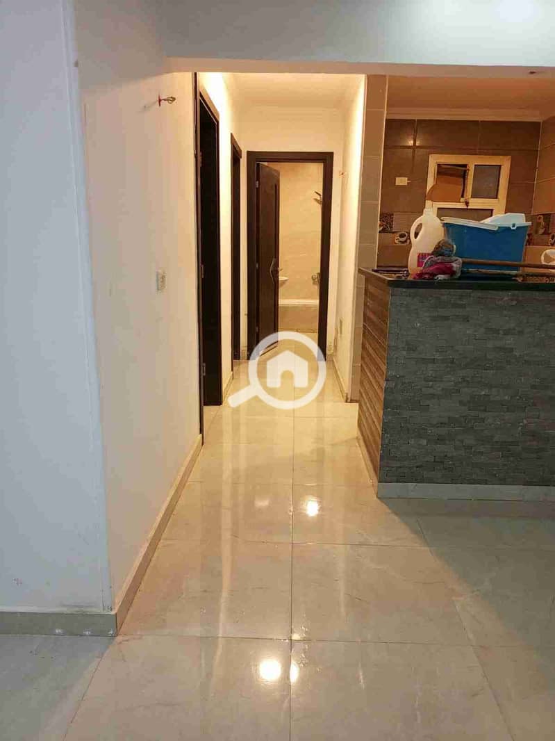 Apartment on tiled floor for rent in Digla Al-Maz, excellent finishing but on the lakes, adjacent to 3 underneath all services, a quarter-hour from Al-Hosary Mosque, safe transportation and security, third floor, elevator, overlooking 800 faddan in more than one thing, with water meter, electricity meter, and landline telephone. Contact 01025345522 - Widok 2