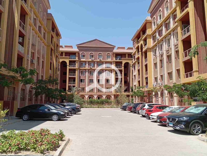 Apartment on tiled floor for rent in Digla Al-Maz, excellent finishing but on the lakes, adjacent to 3 underneath all services, a quarter-hour from Al-Hosary Mosque, safe transportation and security, third floor, elevator, overlooking 800 faddan in more than one thing, with water meter, electricity meter, and landline telephone. Contact 01025345522 - Więcej