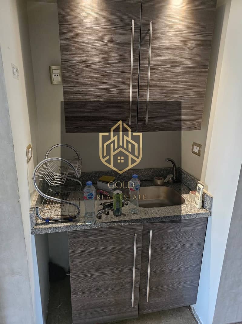 10 d1f5f3f5-4aea-427b-86fb-83dd3506acf3. jpg