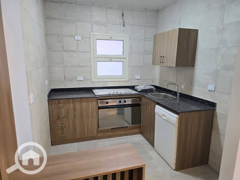 4 8ce17e0f-d6a7-473f-89e1-3bcbbeee0323. jpg