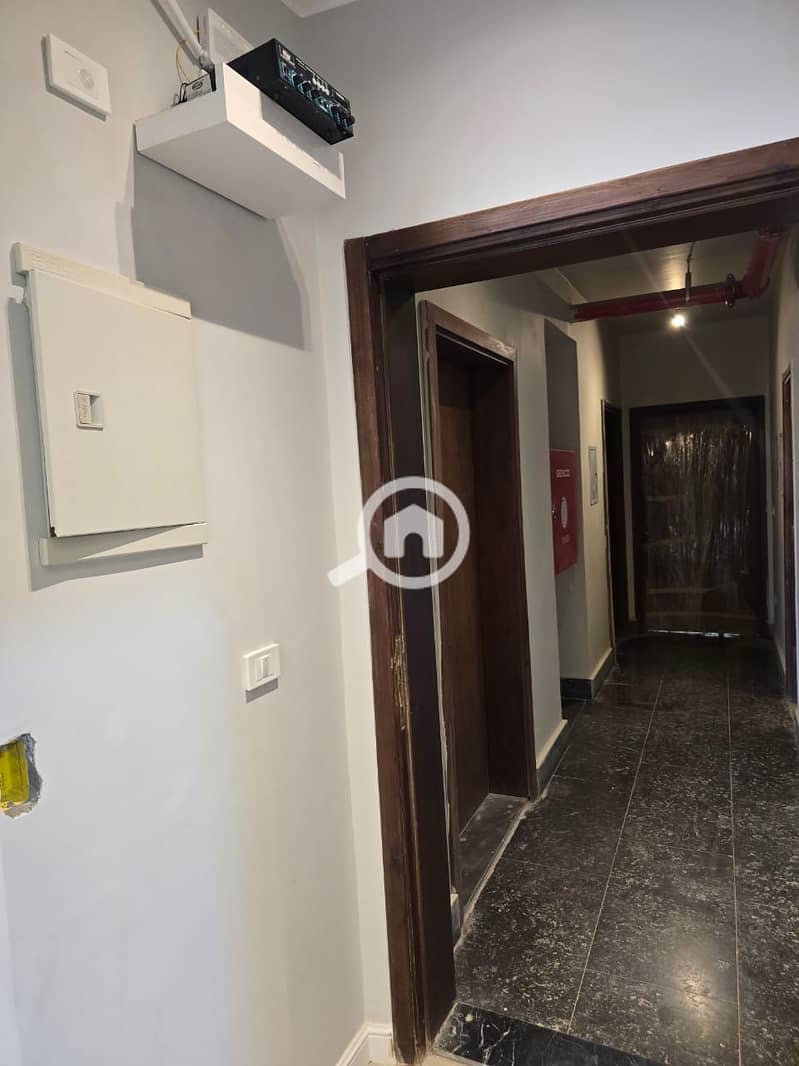 8 121ba073-3ece-4e31-a6f8-d6e4c6d899a3. jpg