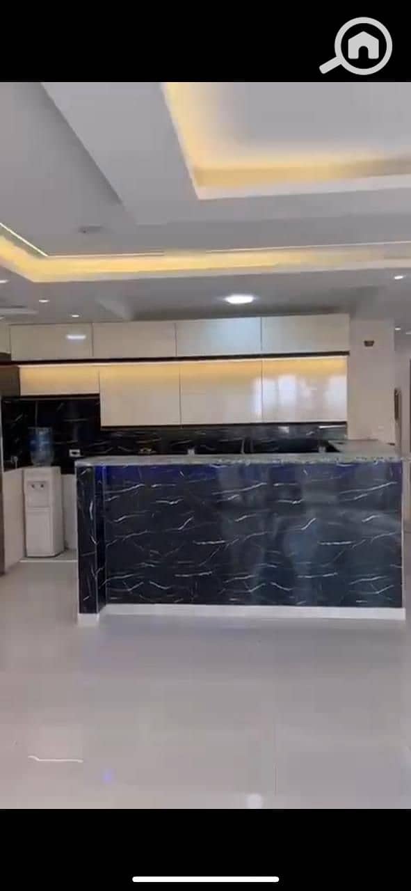 7 527084e4-20f2-4b74-b7fd-b44b2d76e78d. jpg