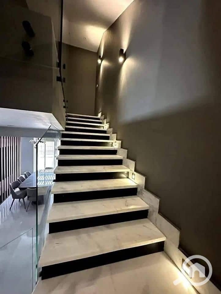 6 8b4db850-6f7e-47e0-bdda-42c8f1058dc3. jpg