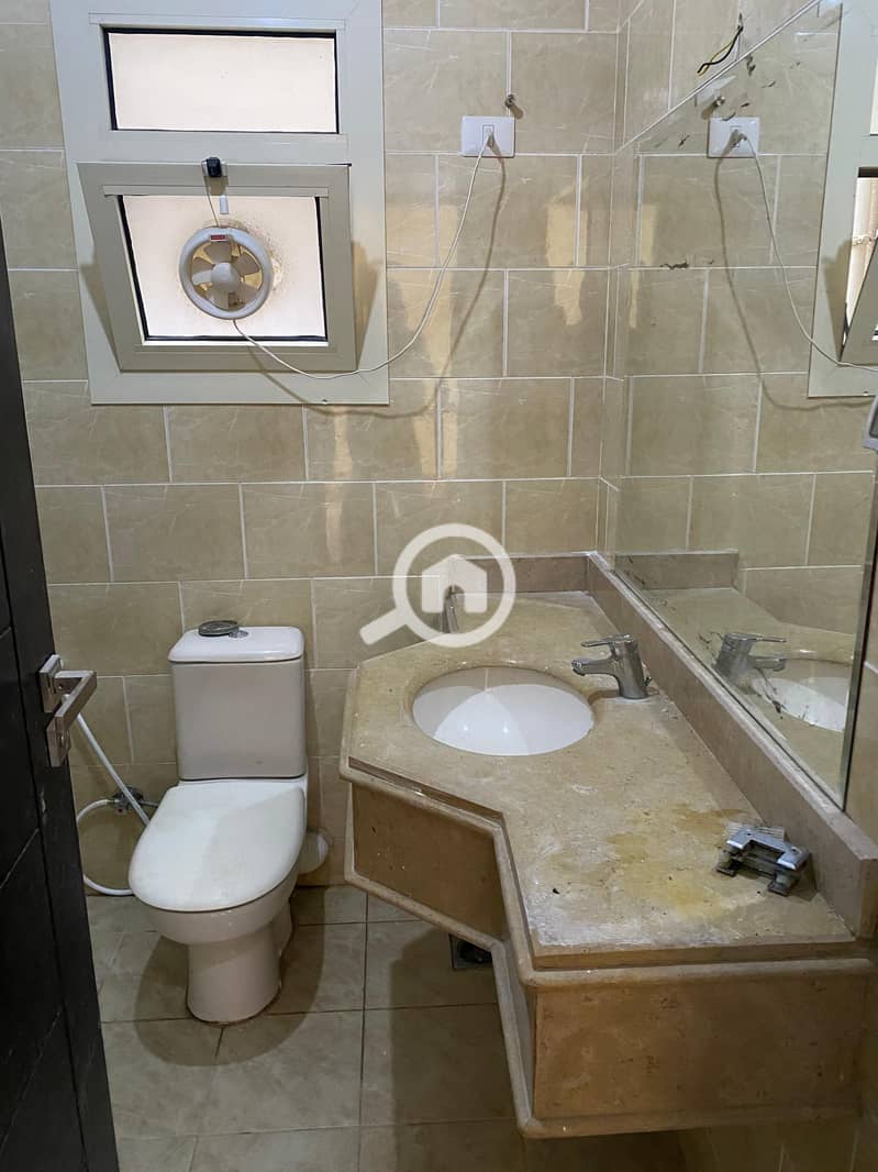 8 857adbf9-0314-43b0-9534-327d67b8760d. jpg