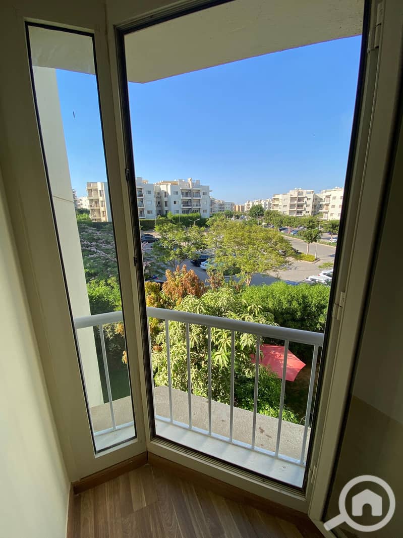 10 6ee7c299-58e3-45c9-bce4-aac921f7d947. jpg