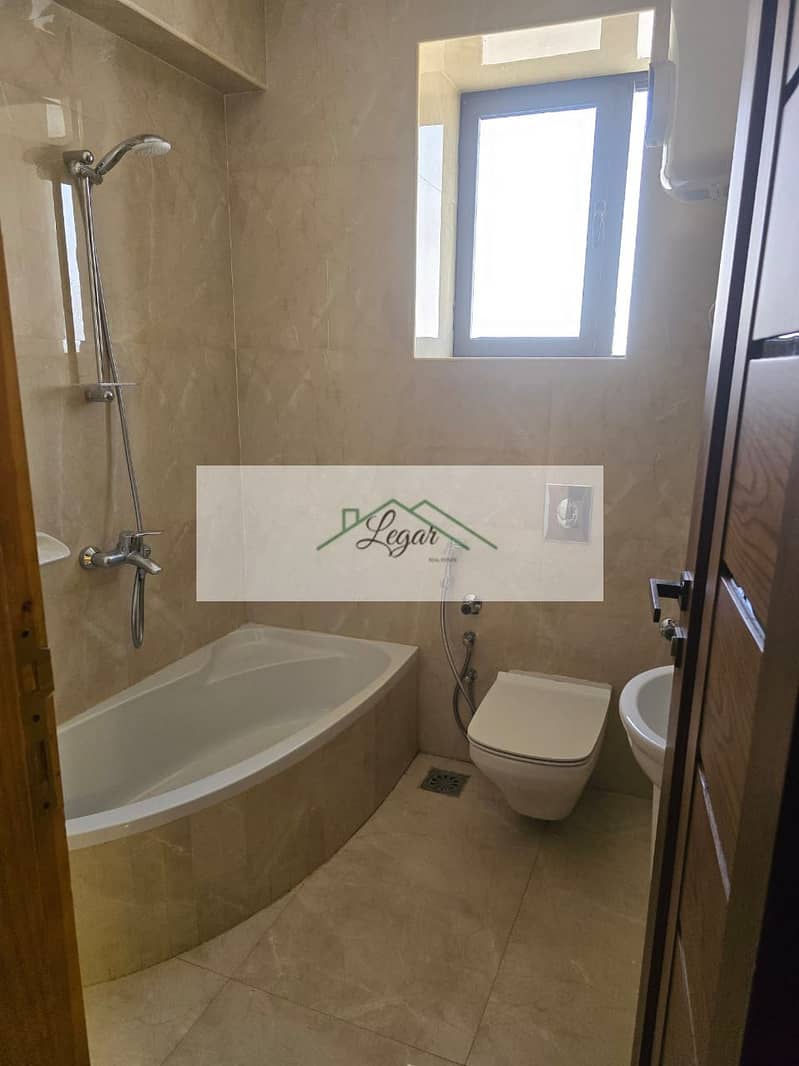 10 ee70bcaf-c322-4e9b-a16a-46be04f4cac1. jpg