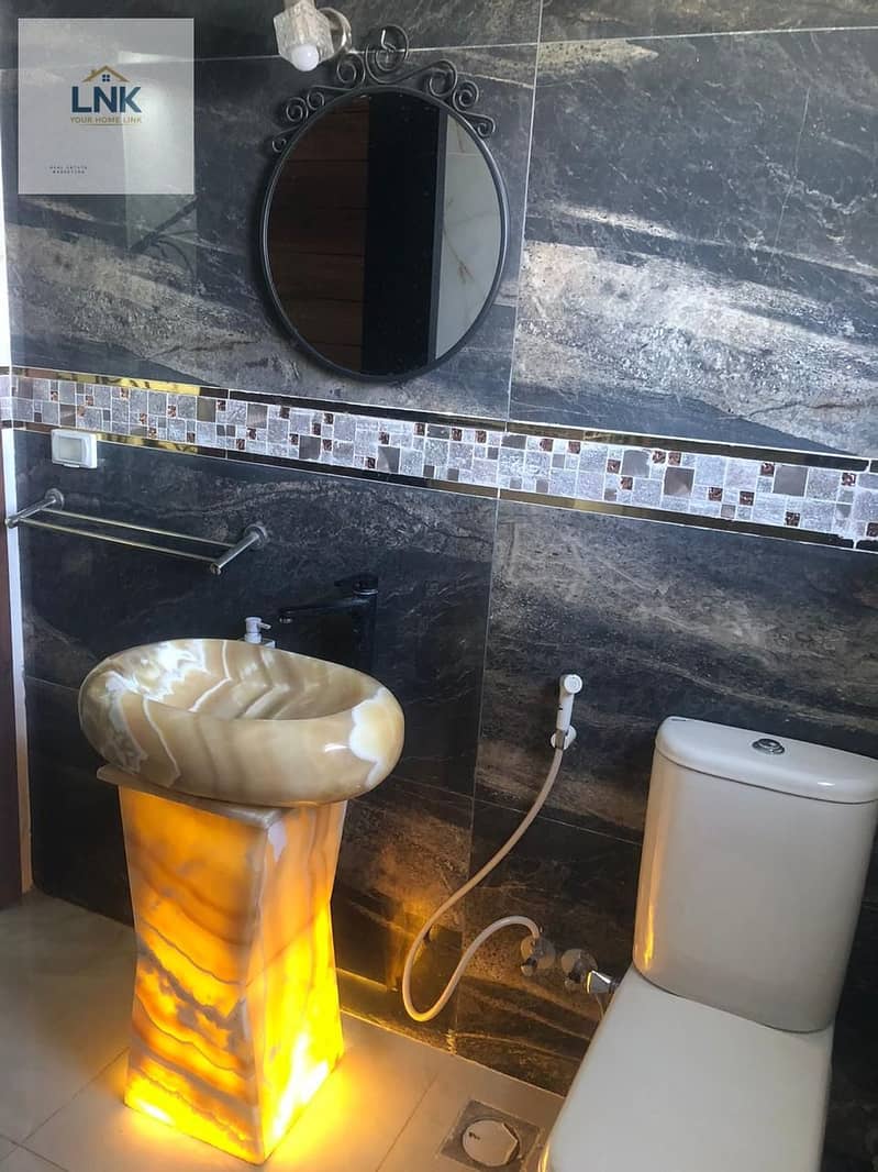 7 8f2ee6a0-d175-43ea-ad21-6af943784b42. jpg