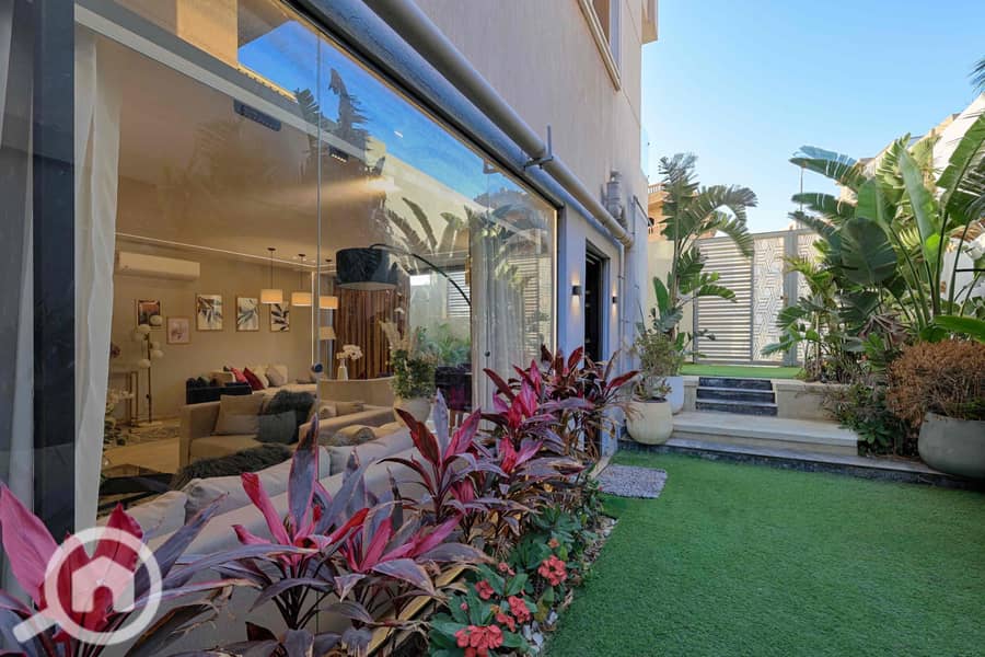 12 f71eda61-5fda-4e0f-a49b-c0118b6400e5. jpg