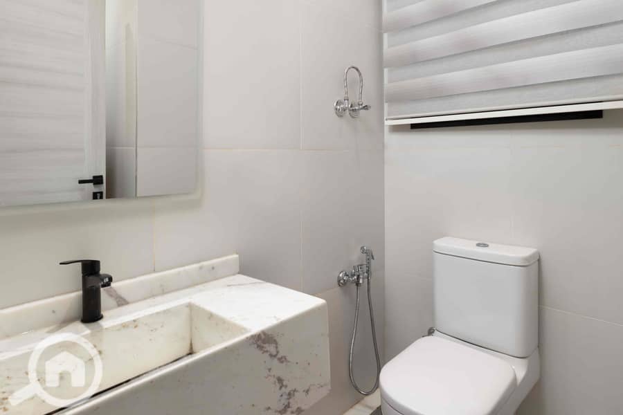 17 e5b120f9-4d5c-49bd-a64c-b7ed2d151250. jpg