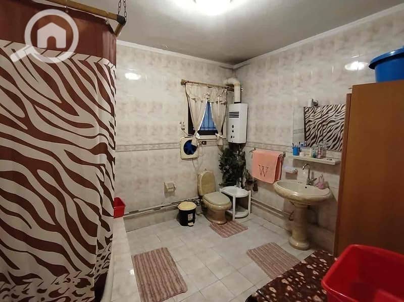 8 d84e70b1-ca4d-44e0-a470-e55207d49324. jpg