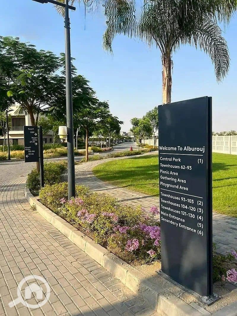 12 32901716-800x600. jpg