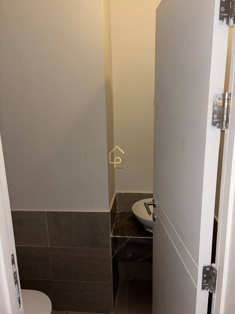 4 18bbd748-cf31-4229-85b7-43ced6589b36. jpg