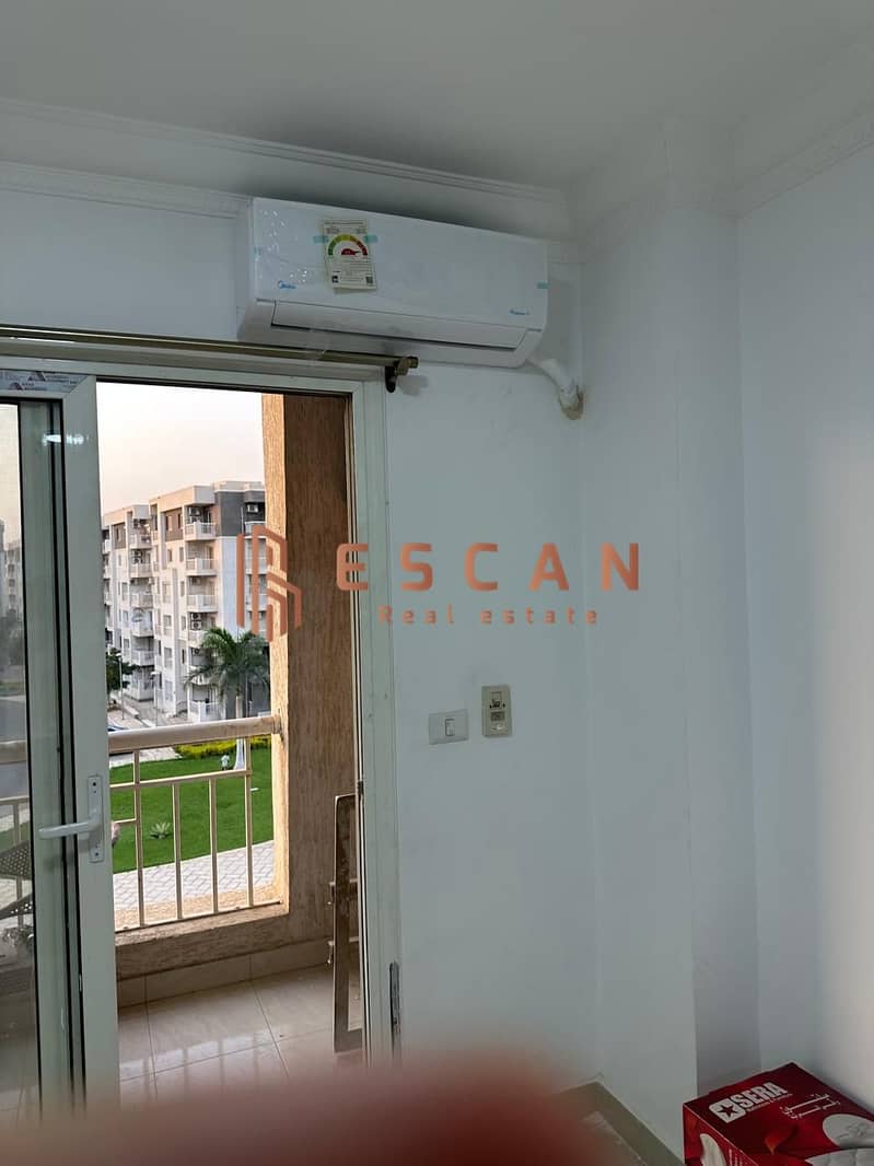 8 7f984255-e104-49ce-8a3e-e1c296ddc79b. jpg