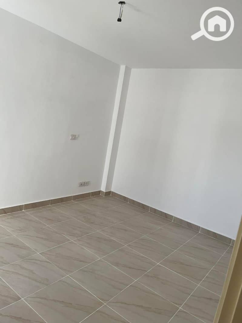 4 8deb8205-c2bf-4044-840b-38bbb3205113. jpg