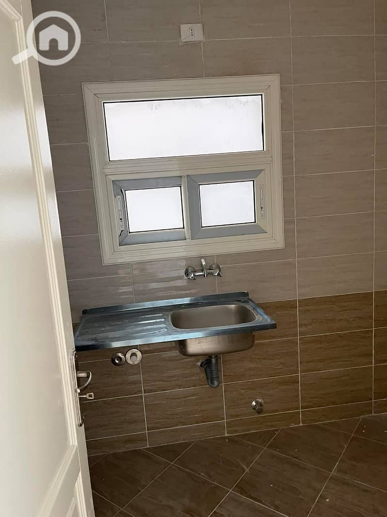 5 72964c46-999c-43d9-9281-ccdfcbe04183. jpg