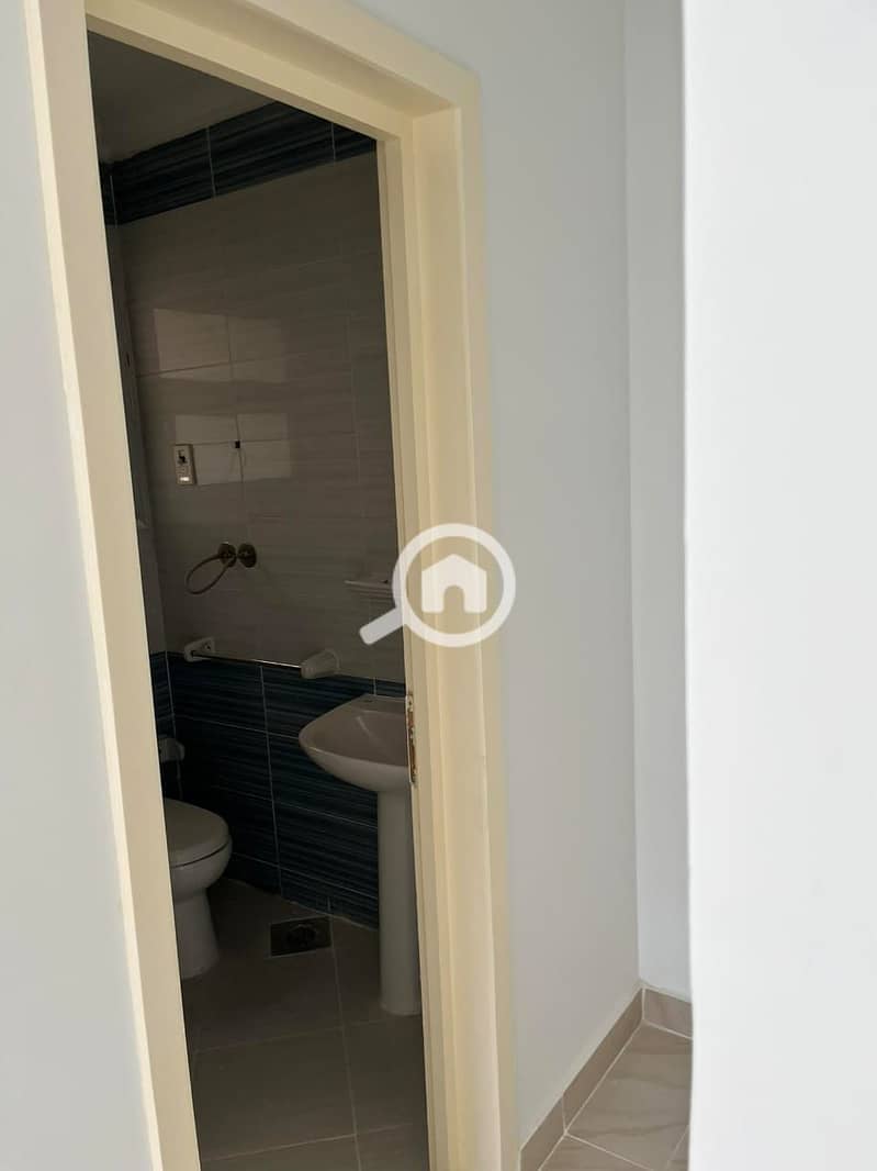 8 b43573b0-f1ac-42de-a44d-ef49082cf1b5. jpg