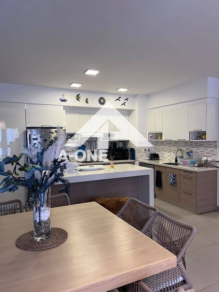 4 71d99975-e3fe-48ba-a919-efe561861c7e. jpg