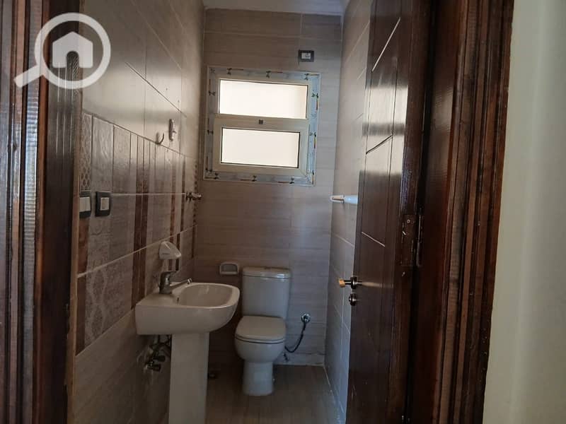 8 1aff94e6-f838-4962-a4c6-a1450ab90bef. jpg