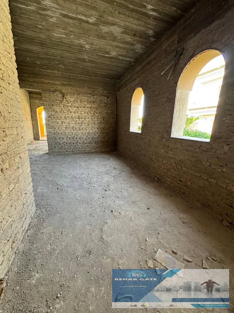 8 b1069e97-ccdc-40e1-8e3a-8ac3b0d8e9ca. jpg