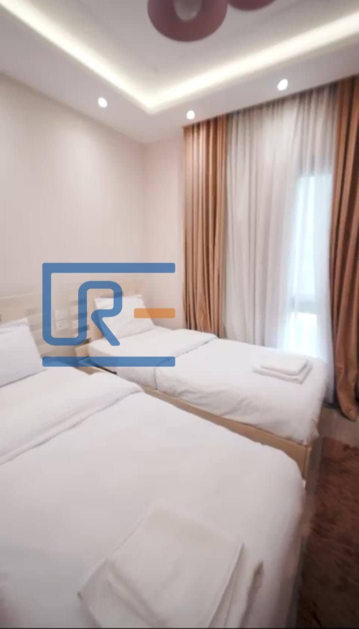 6 0868a97b-0fbd-4a7d-a3b5-6ad8240eb6aa. jpg