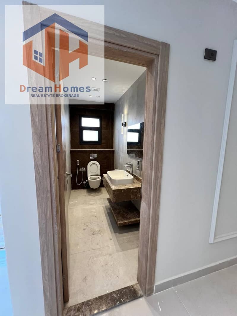 12 38ec4194-17f9-4958-8088-6c2f44944236. jpg